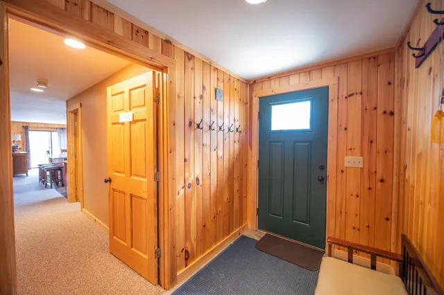 $899,000 | 38 Bears Den Road, West Dover, VT 05356