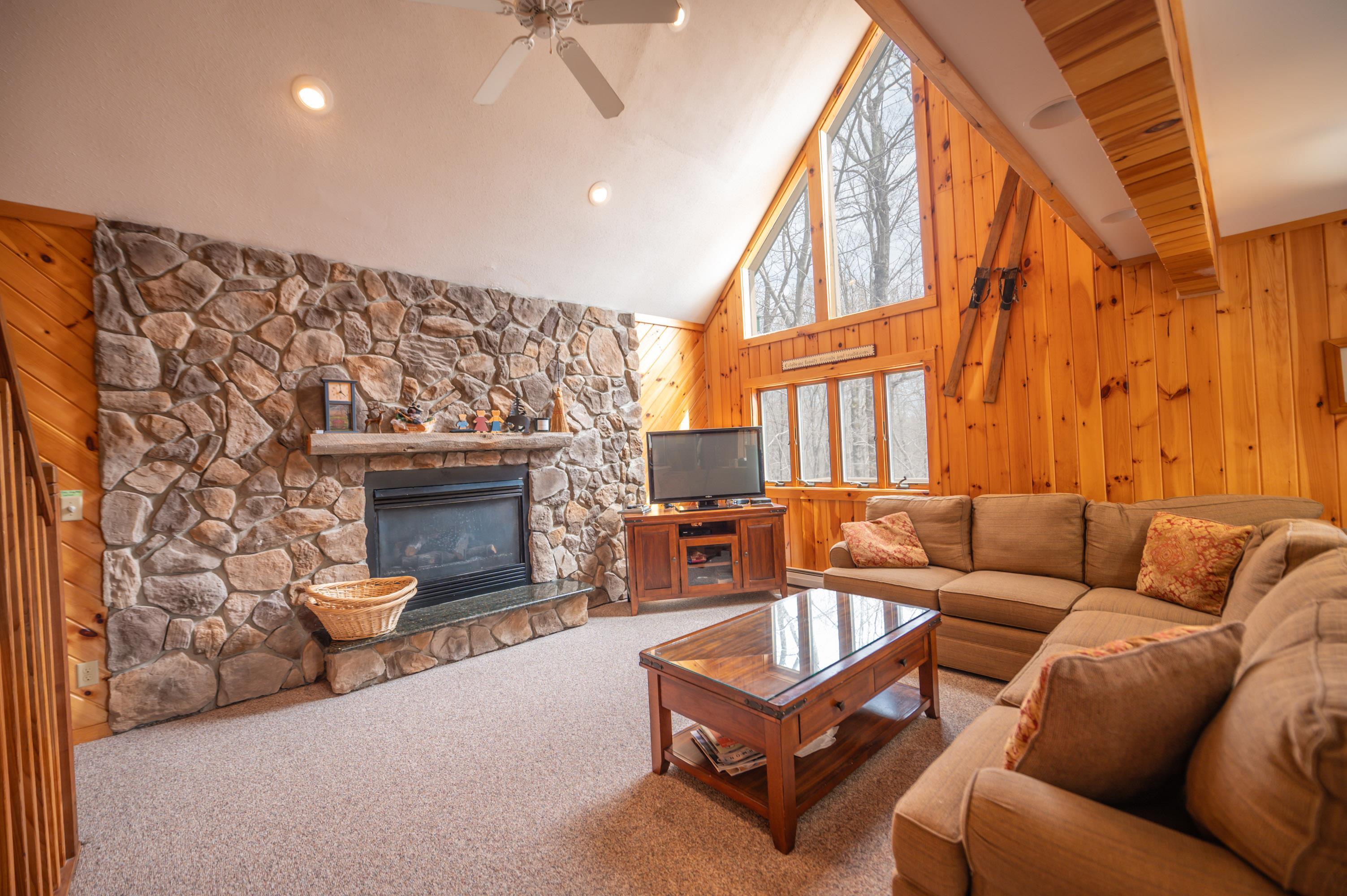 38 Bears Den Road West Dover, VT 05356 - Photo 3 of 33