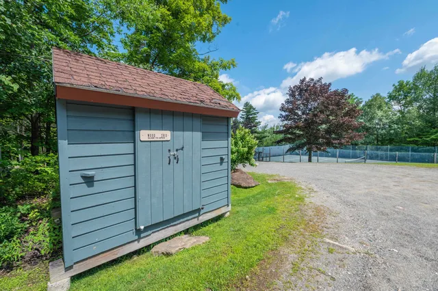 $899,000 | 38 Bears Den Road, West Dover, VT 05356