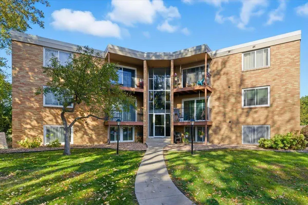 $122,500 | 9147 Highway 55, Unit 102, Golden Valley, MN 55427