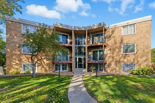 $122,500 | 9147 Highway 55, Unit 102, Golden Valley, MN 55427