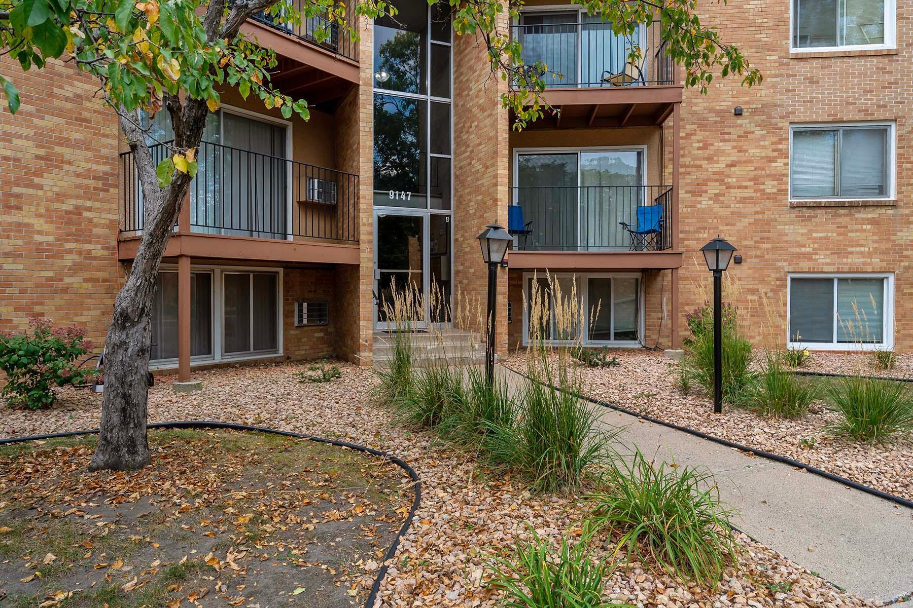 9147 Highway 55, Unit 102 Golden Valley, MN 55427 - Photo 2 of 25