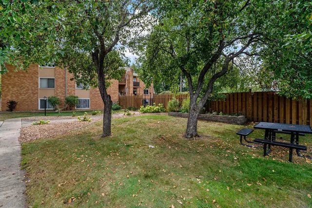 $122,500 | 9147 Highway 55, Unit 102, Golden Valley, MN 55427