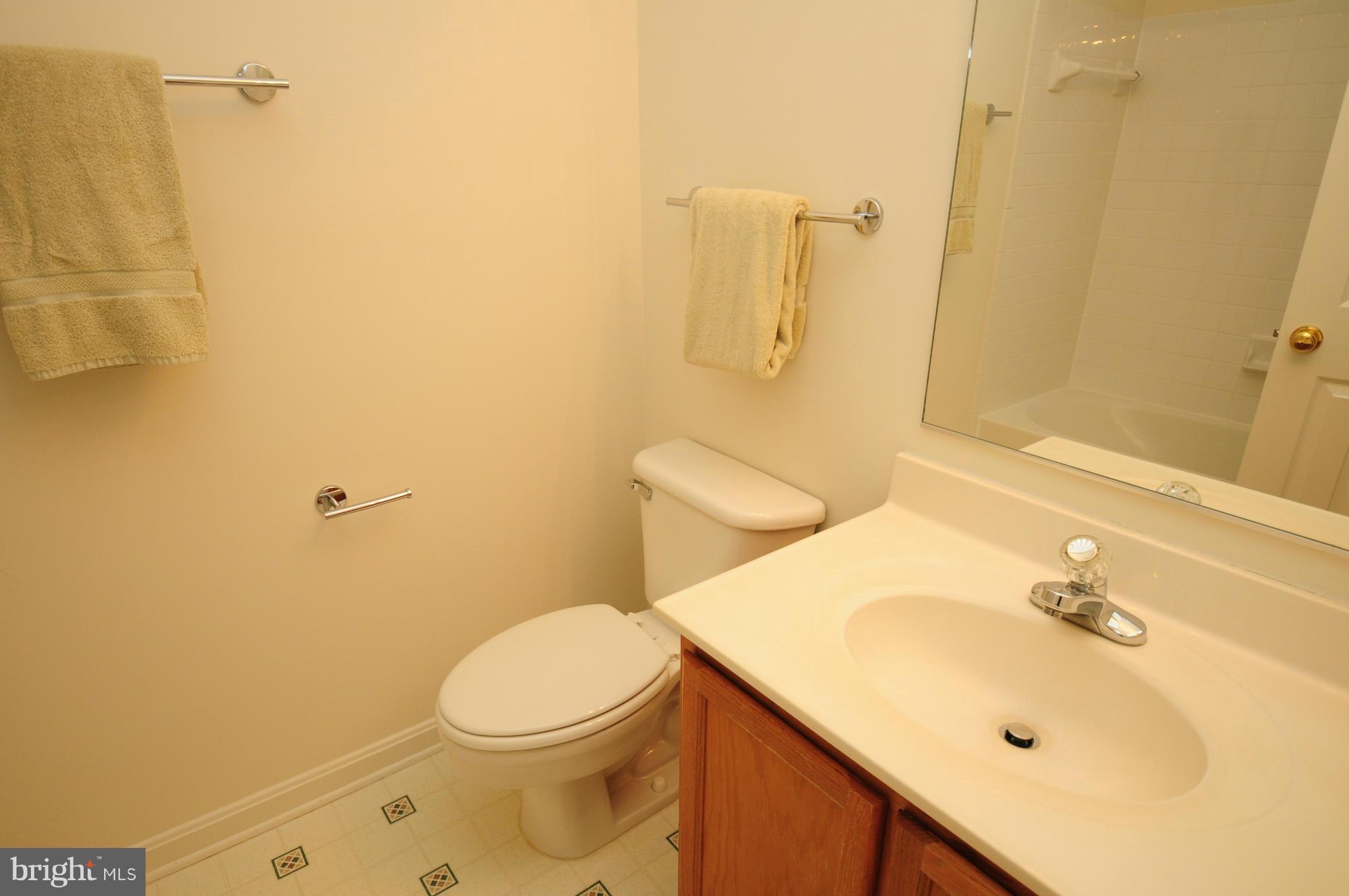 20860 Rockingham Terrace Sterling, VA 20165 - Photo 17 of 19 Bath