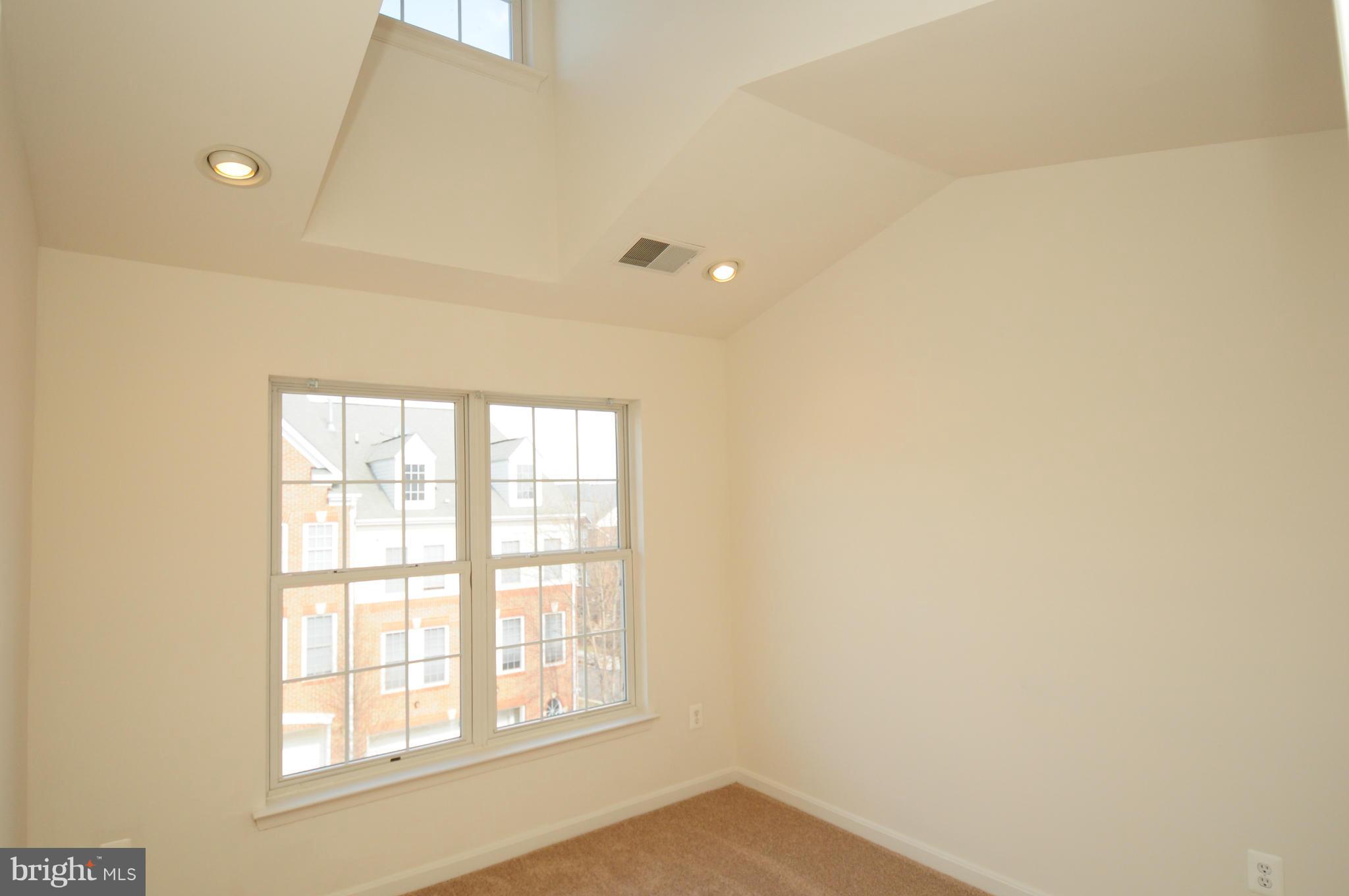 20860 Rockingham Terrace Sterling, VA 20165 - Photo 18 of 19 Bedroom