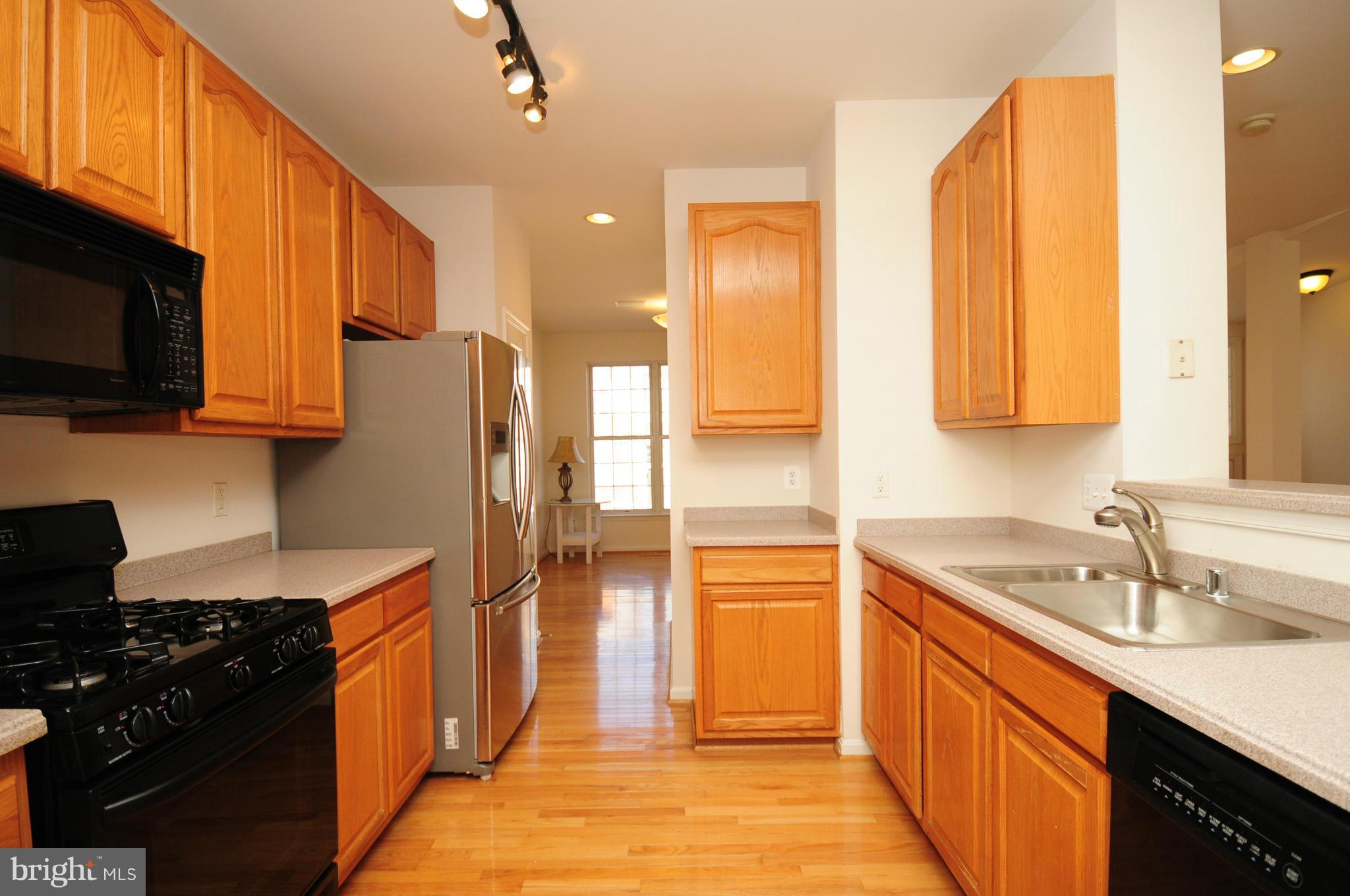 20860 Rockingham Terrace Sterling, VA 20165 - Photo 4 of 19 Kitchen