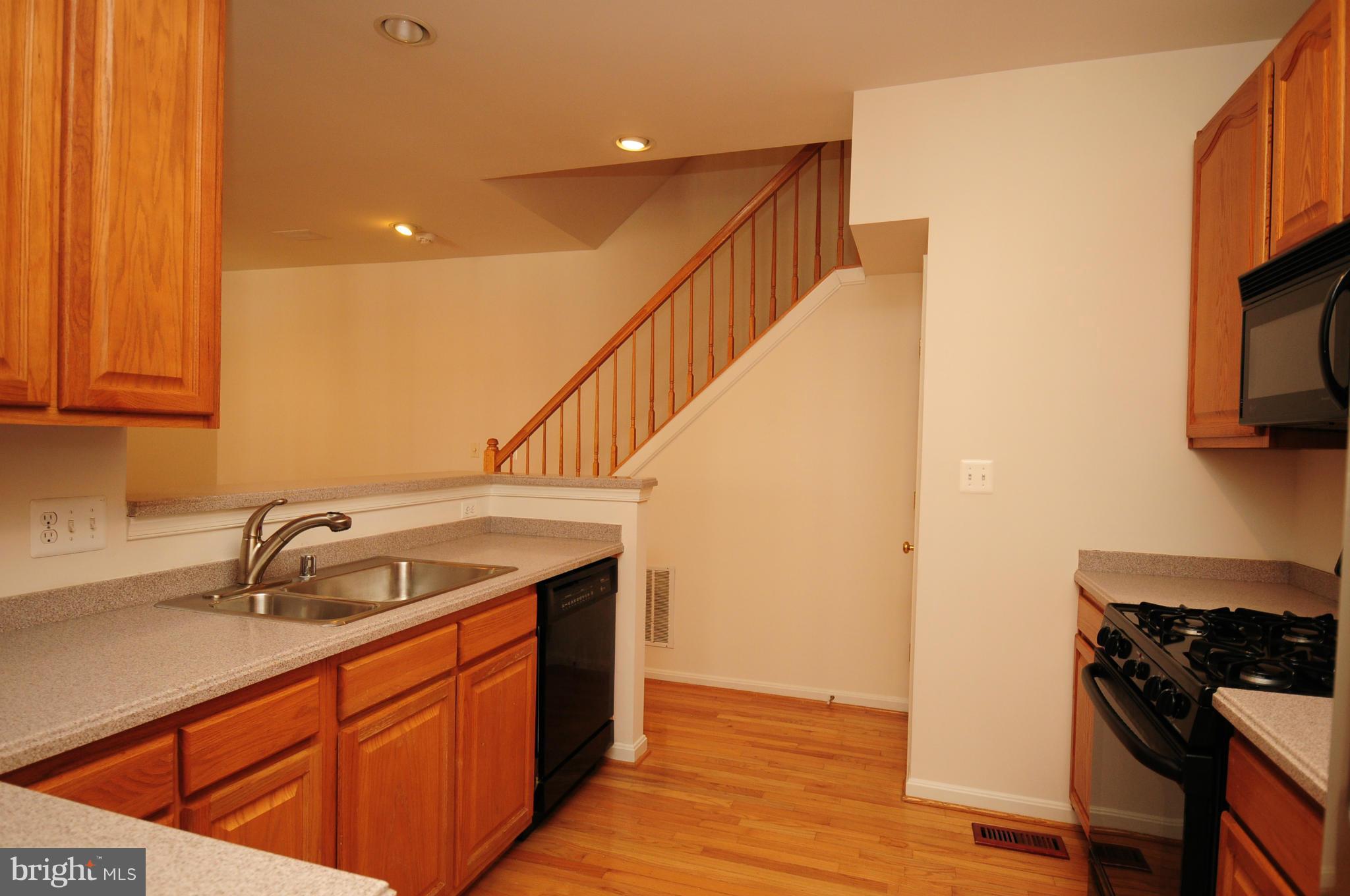 20860 Rockingham Terrace Sterling, VA 20165 - Photo 5 of 19 Kitchen