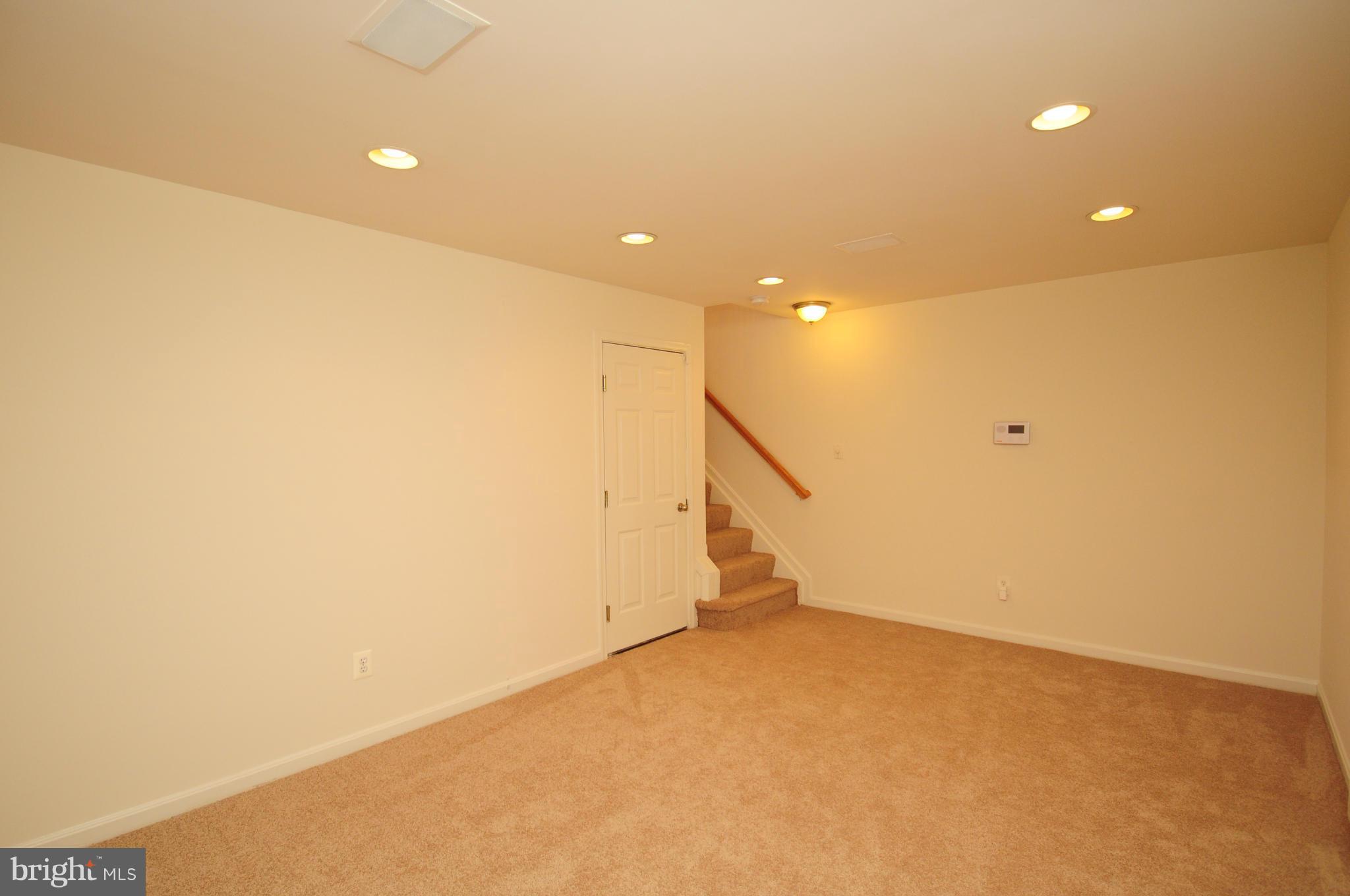 20860 Rockingham Terrace Sterling, VA 20165 - Photo 10 of 19 Family Room