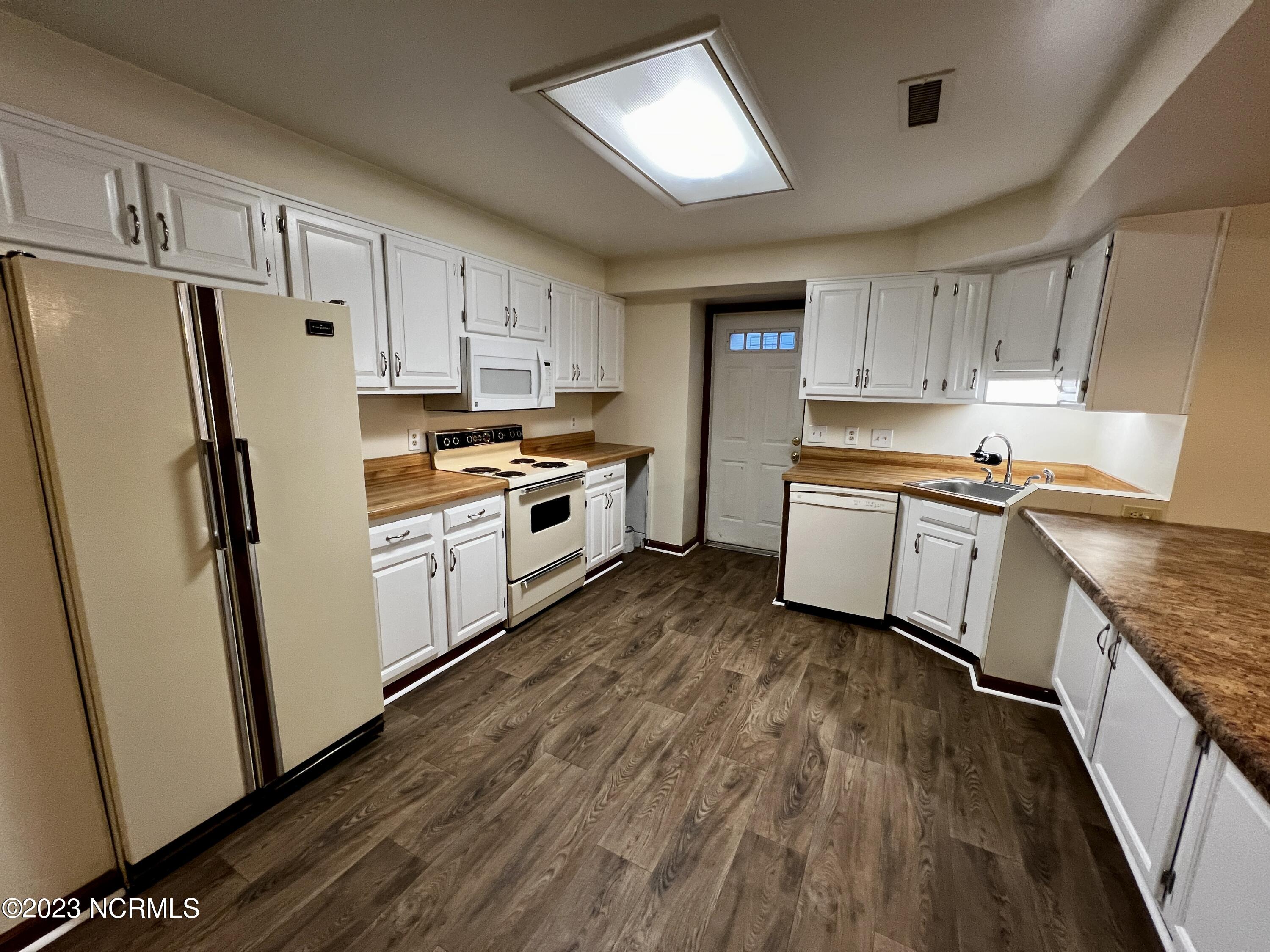1221 Riverside Avenue, Unit 208 Elizabeth City, NC 27909 - Photo 6 of 13 IMG_9157 2023-12-03 15_13_27