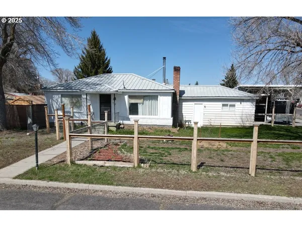 $260,000 | 530 West A Street, Burns, OR 97720