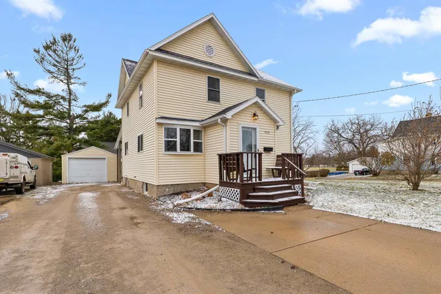 420 De Clark Street, Beaver Dam, WI 53916