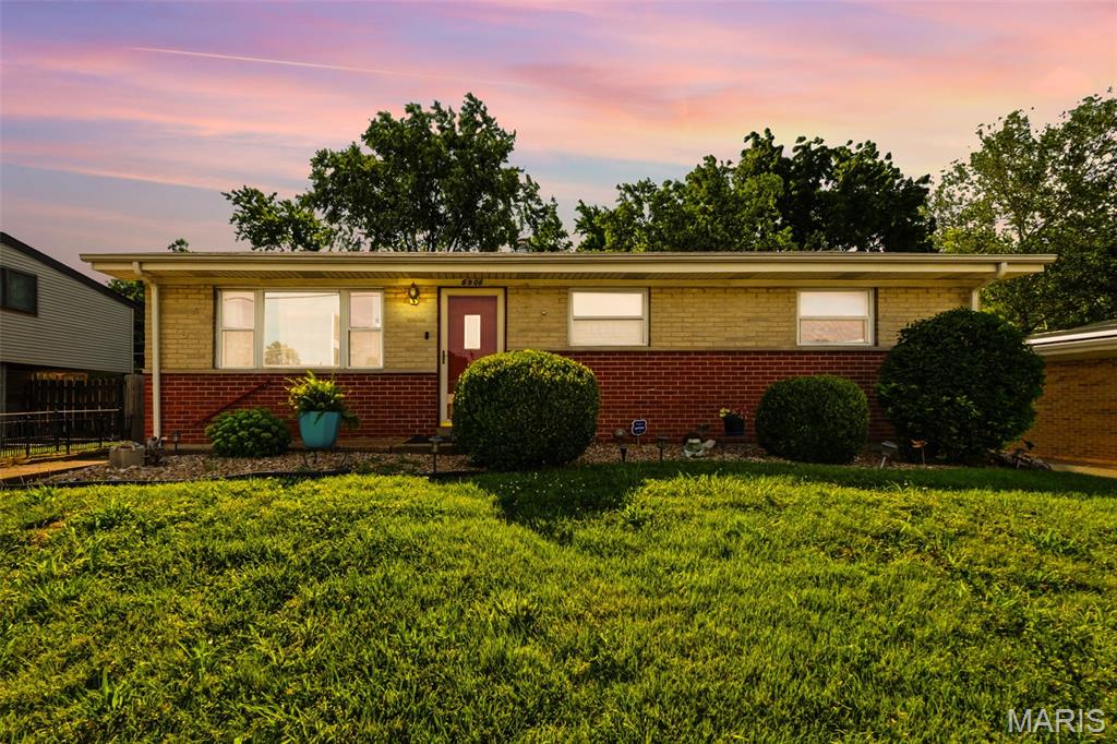 6908 Howdershell Road Hazelwood, MO 63042 - Photo 2 of 32