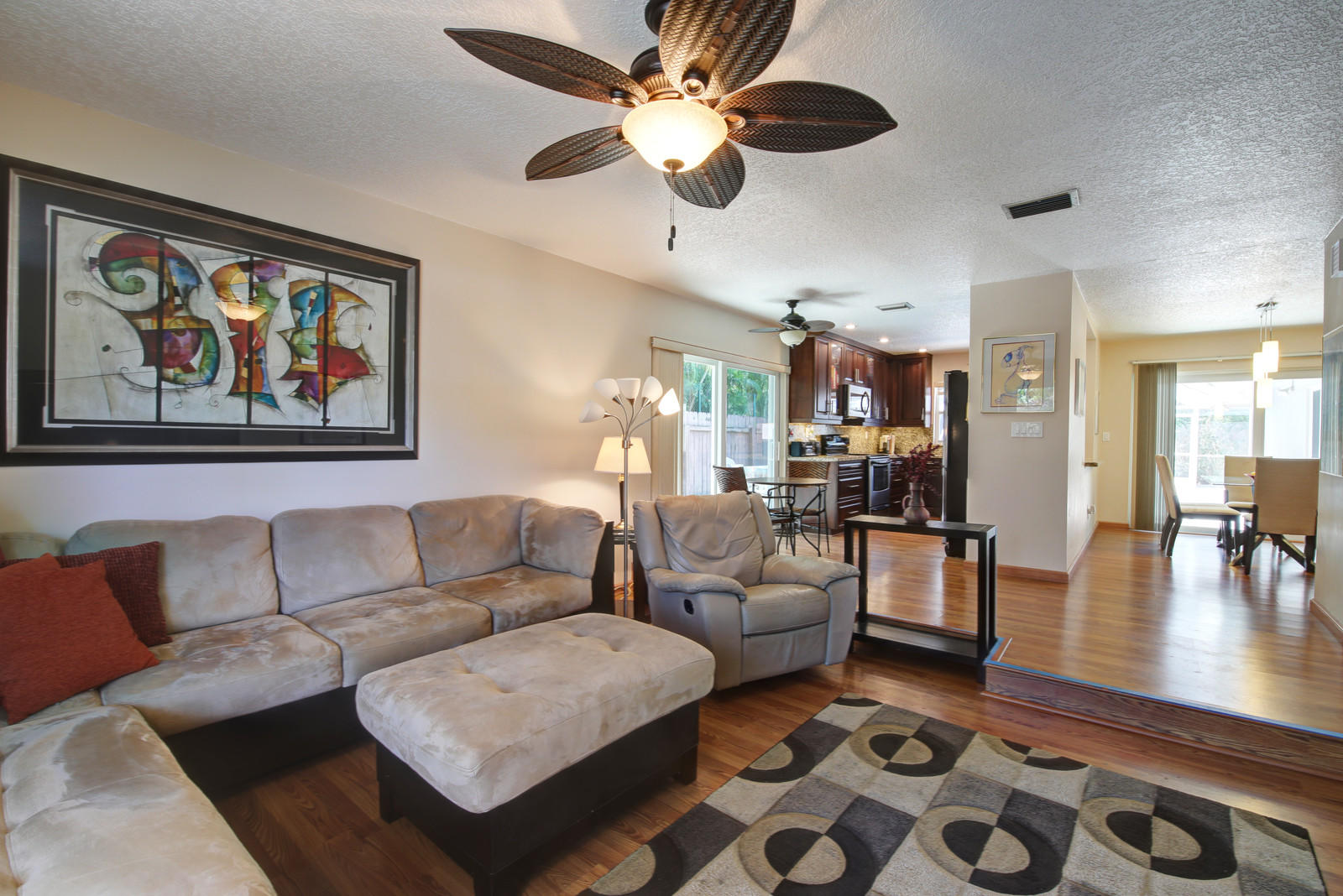 69 Hickory Road, Unit 69 Hollywood, FL 33021 - Photo 14 of 27 14_Family_Room_2_mls