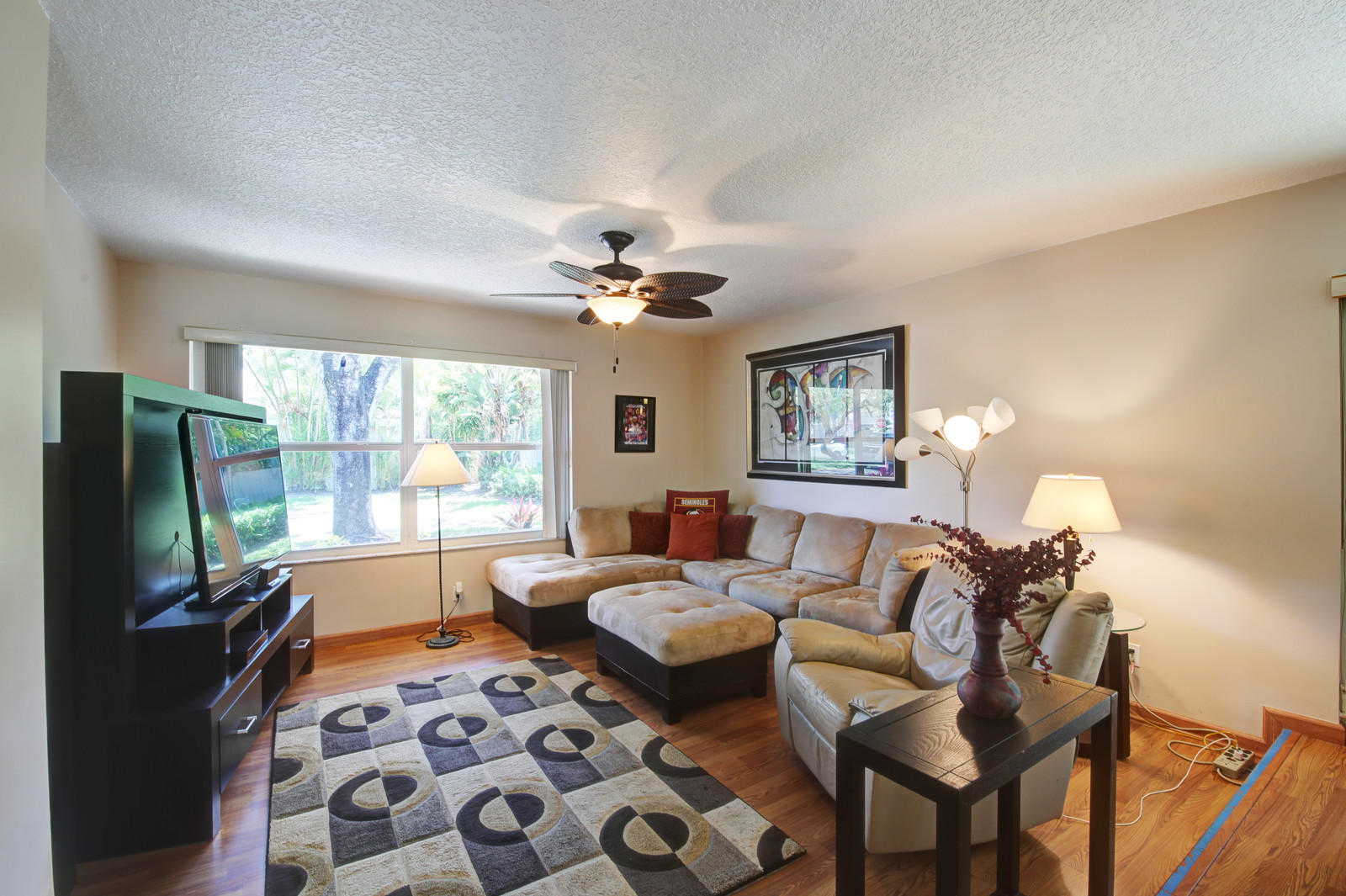 69 Hickory Road, Unit 69 Hollywood, FL 33021 - Photo 15 of 27 15_Family_Room_mls