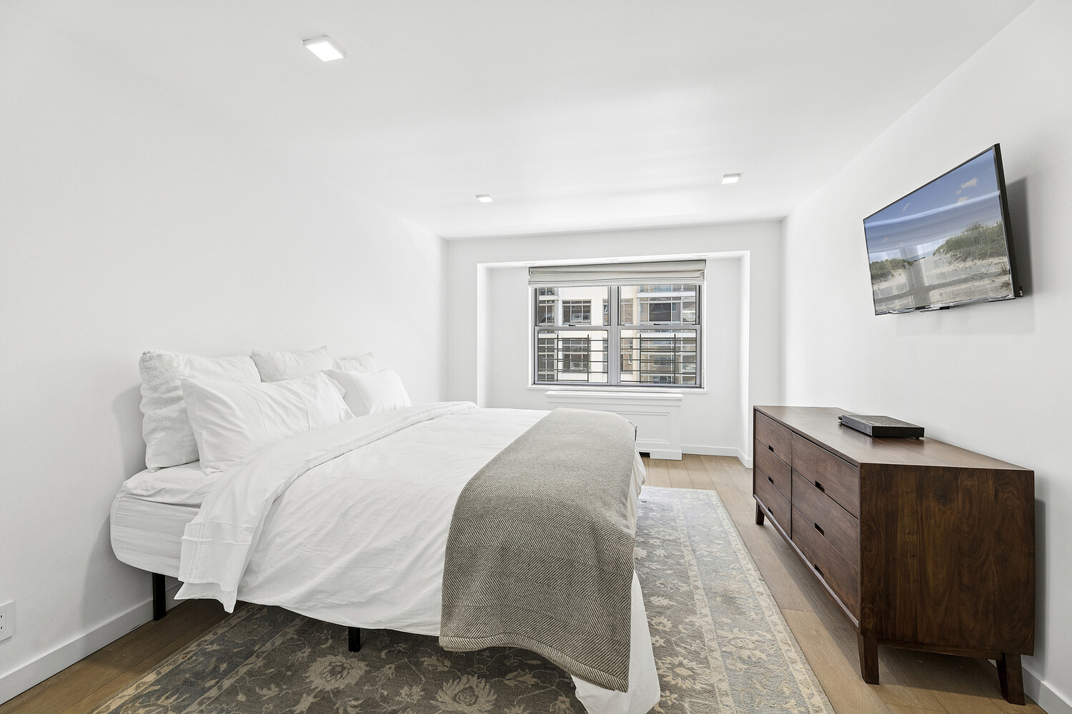 360 East 72nd Street, Unit B610 Manhattan, NY 10021 - Photo 5 of 11