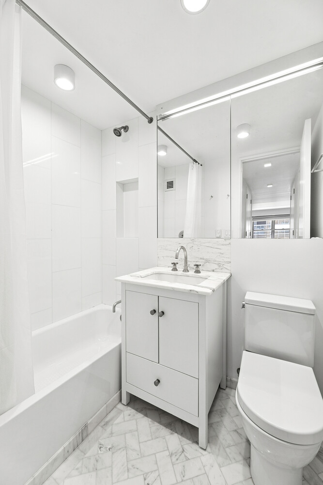 360 East 72nd Street, Unit B610 Manhattan, NY 10021 - Photo 8 of 11