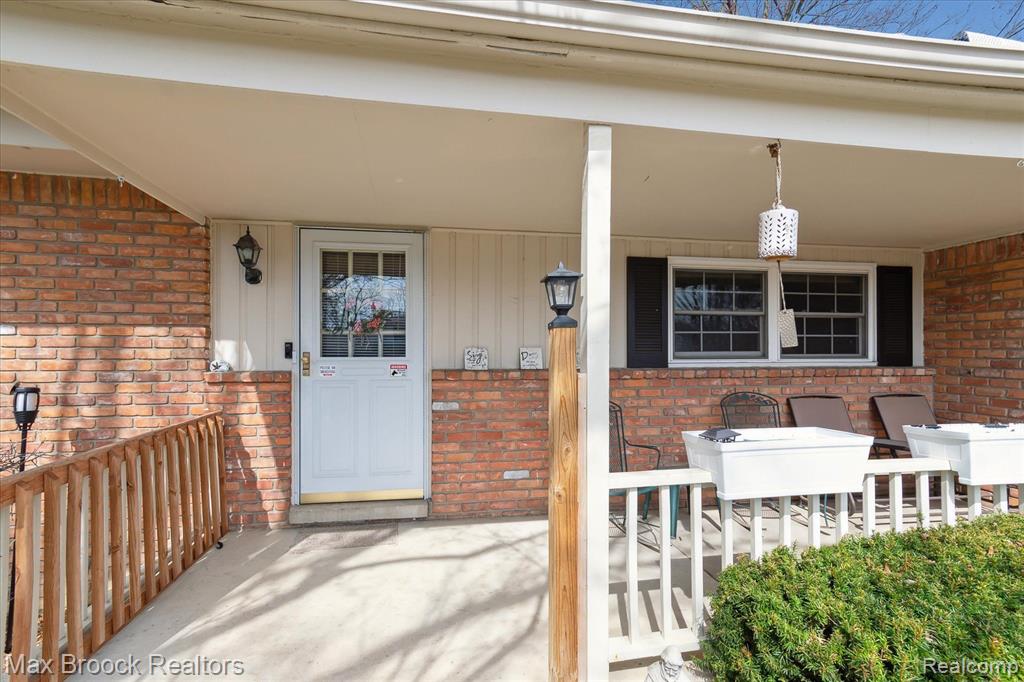 30244 Barwell Road Farmington Hills, MI 48334 - Photo 7 of 44