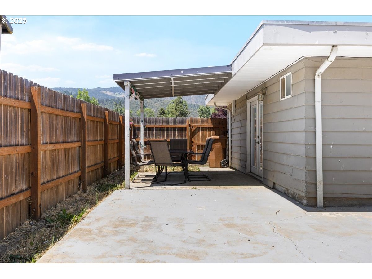 631 East 4th Avenue Riddle, OR 97469 - Photo 16 of 23 Gallery Image 16