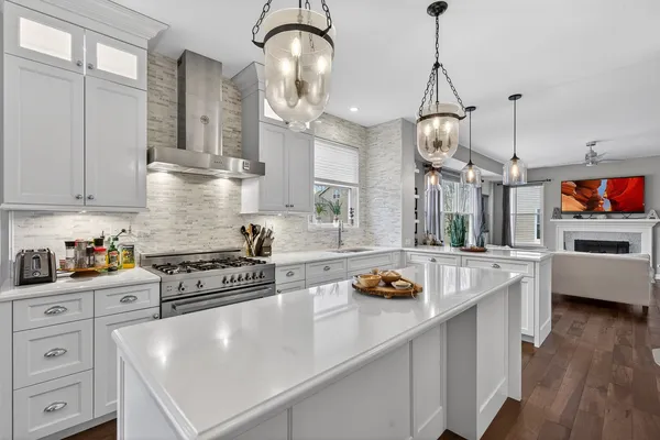 $729,000 | 5285 Shotkoski Drive, Hoffman Estates, IL 60192