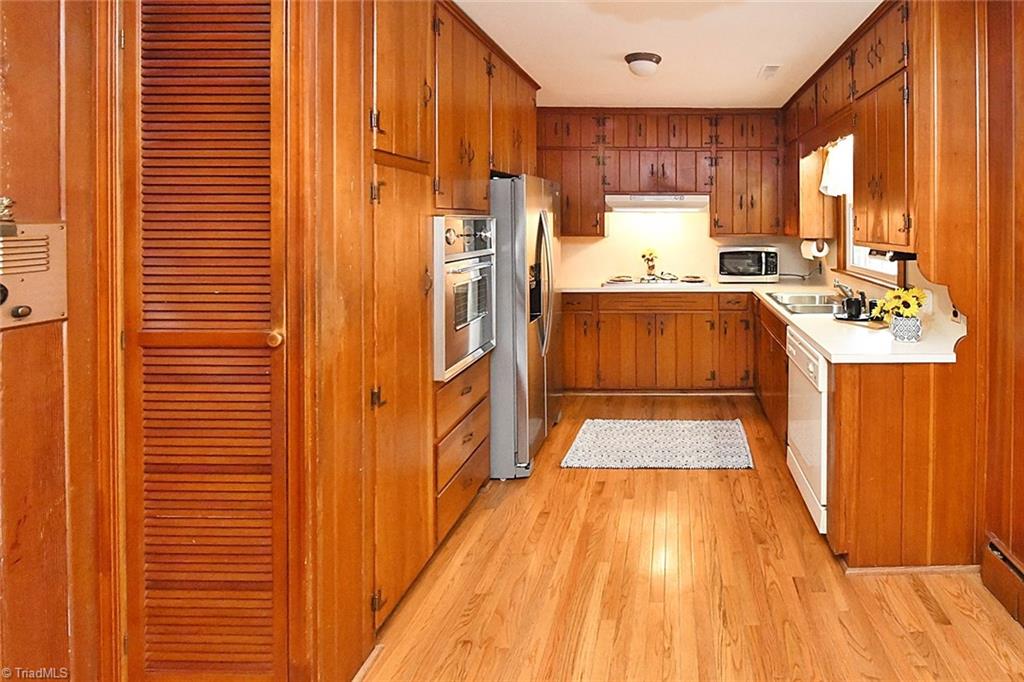 Country style kitchen with wood floors....all appliances stay