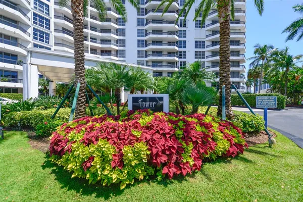 $6,990 | 19195 Northeast 36th Court, Unit 2707, Aventura, FL 33180
