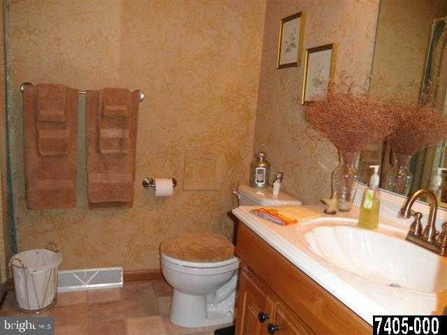 26 Narrow Road Hanover, PA 17331 - Photo 12 of 16 Gallery Image 12