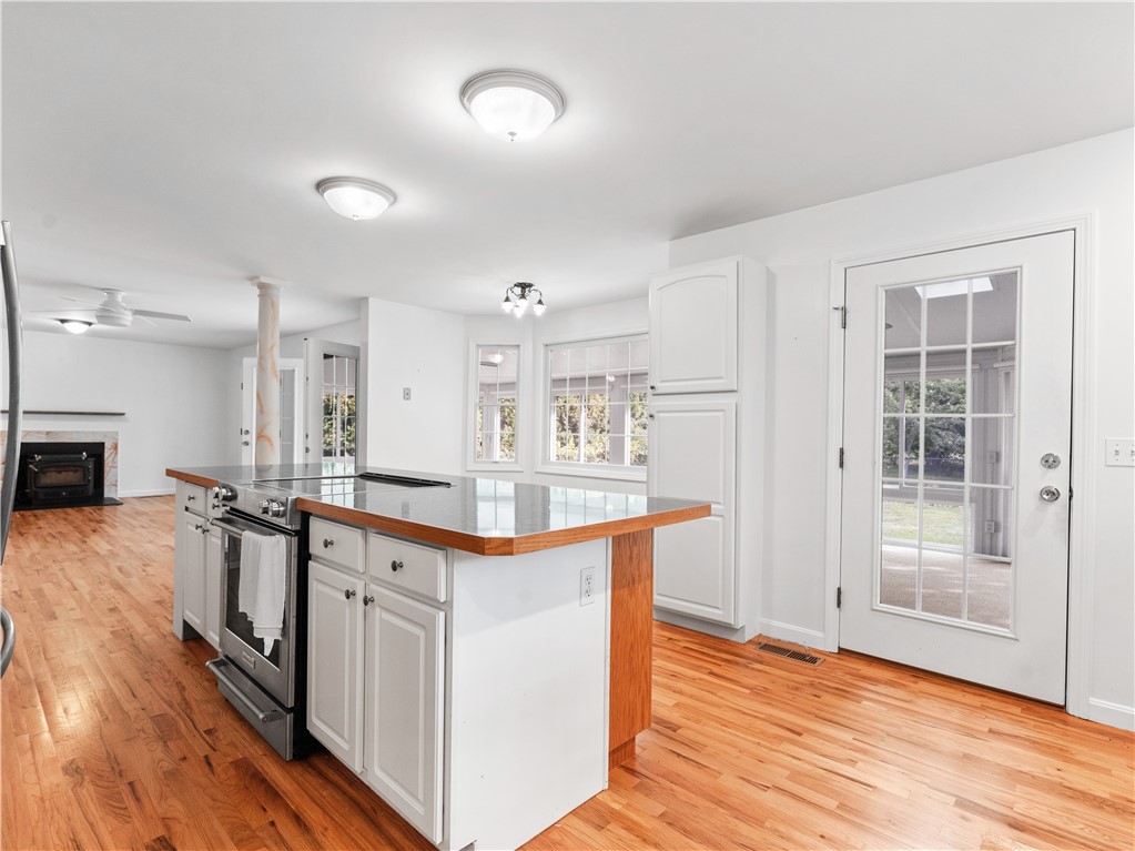8 Gounod Road Westerly, RI 02891 - Photo 5 of 38