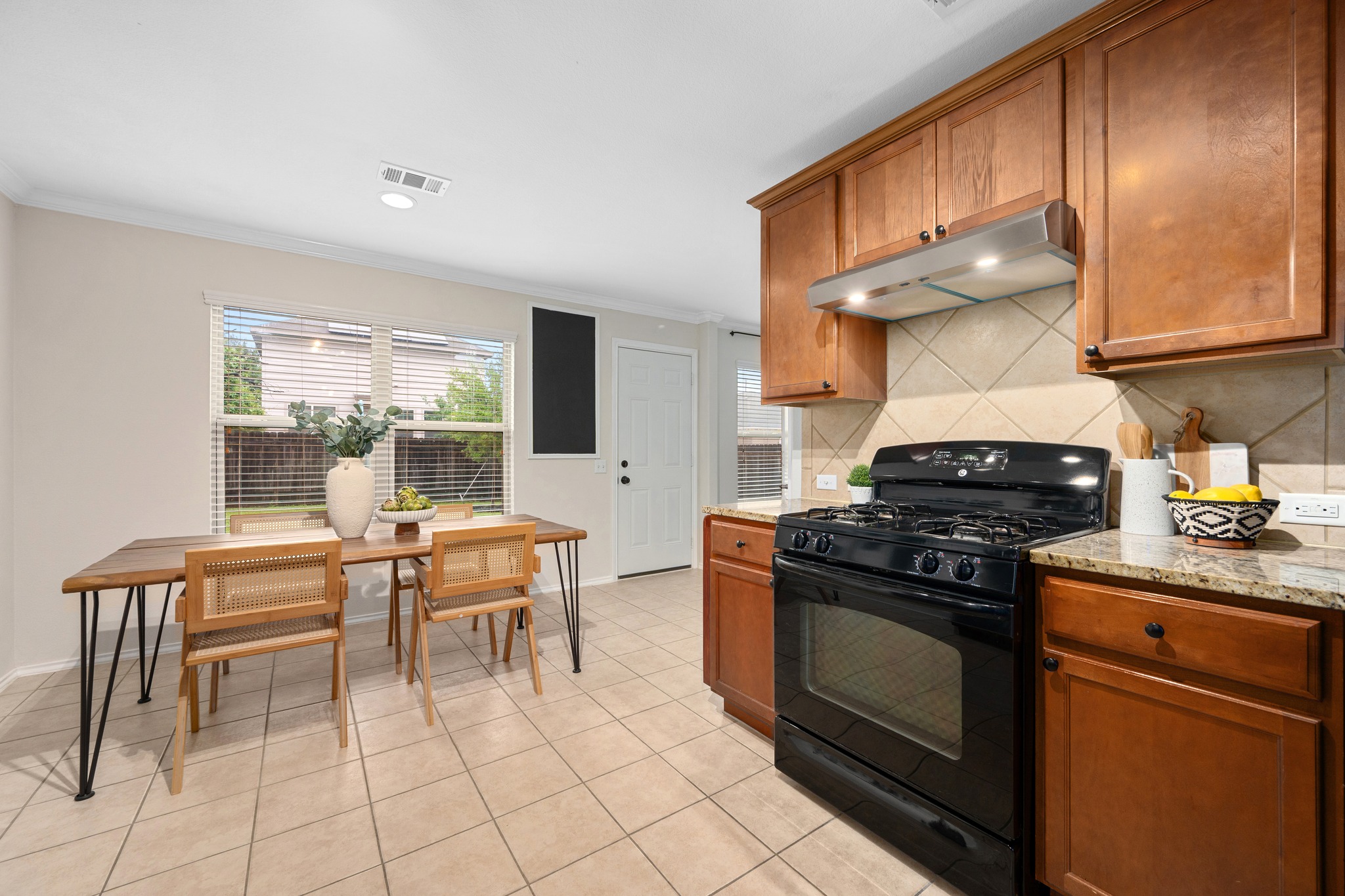 7108 Crestone Road Austin, TX 78744 - Photo 10 of 34