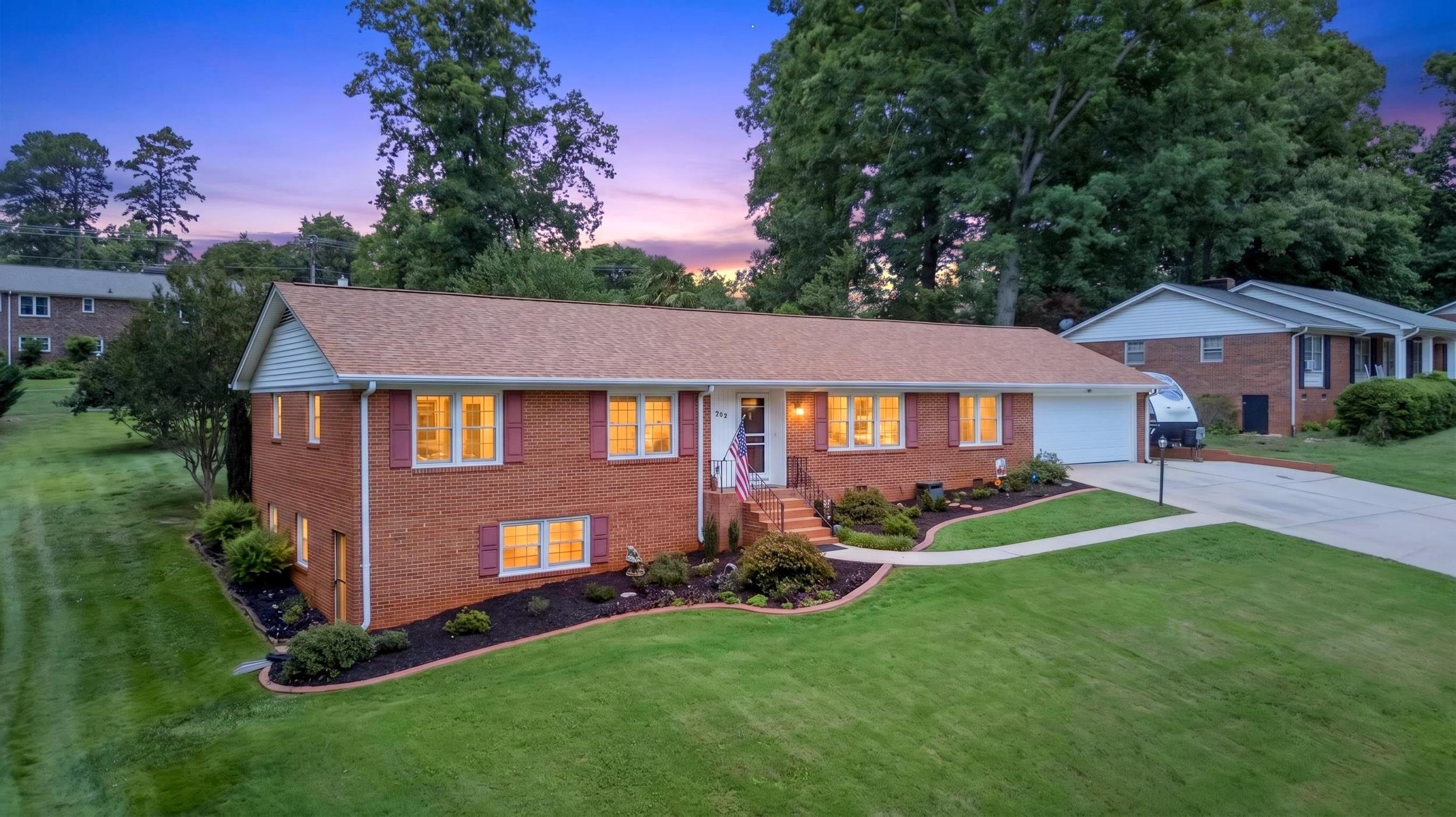 208 Holly Road Taylors, SC 29687 - Photo 6 of 40 Gallery Image 6