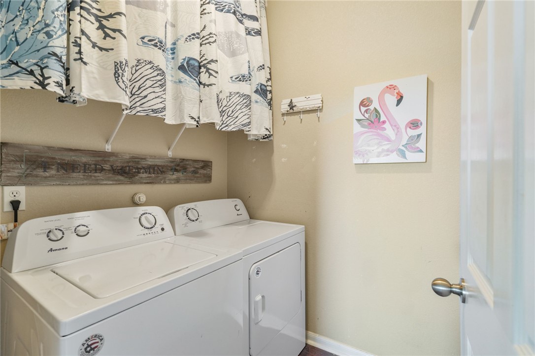 1000 Imperial Street Portland, TX 78374 - Photo 22 of 26 a utility room with dryer and washer
