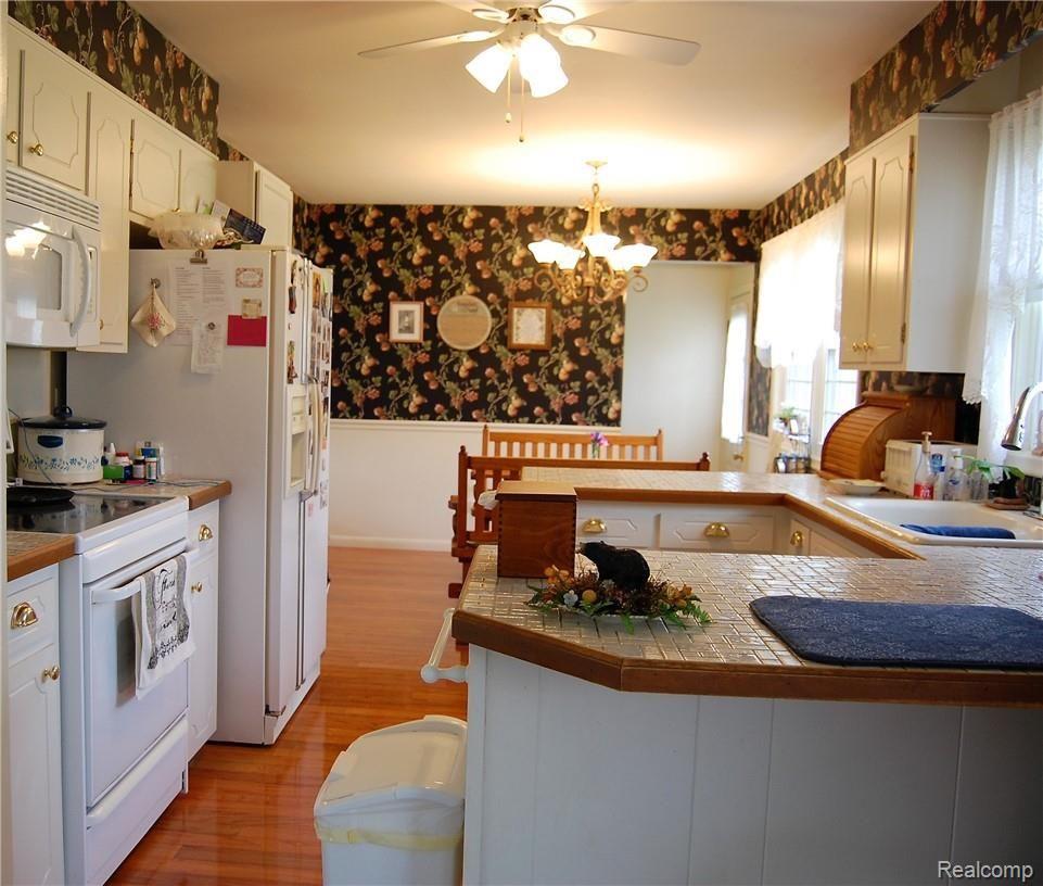 5425 South Genesee Road Grand Blanc, MI 48439 - Photo 13 of 36 Kitchen.JPG