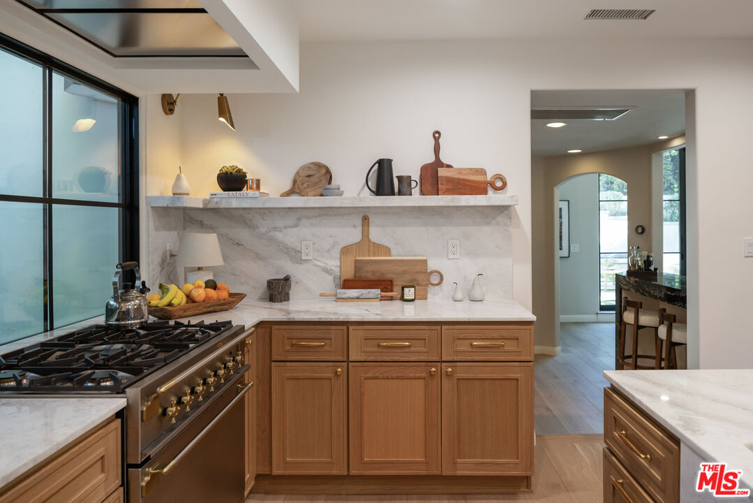 13439 Java Drive Los Angeles, CA 90210 - Photo 11 of 39