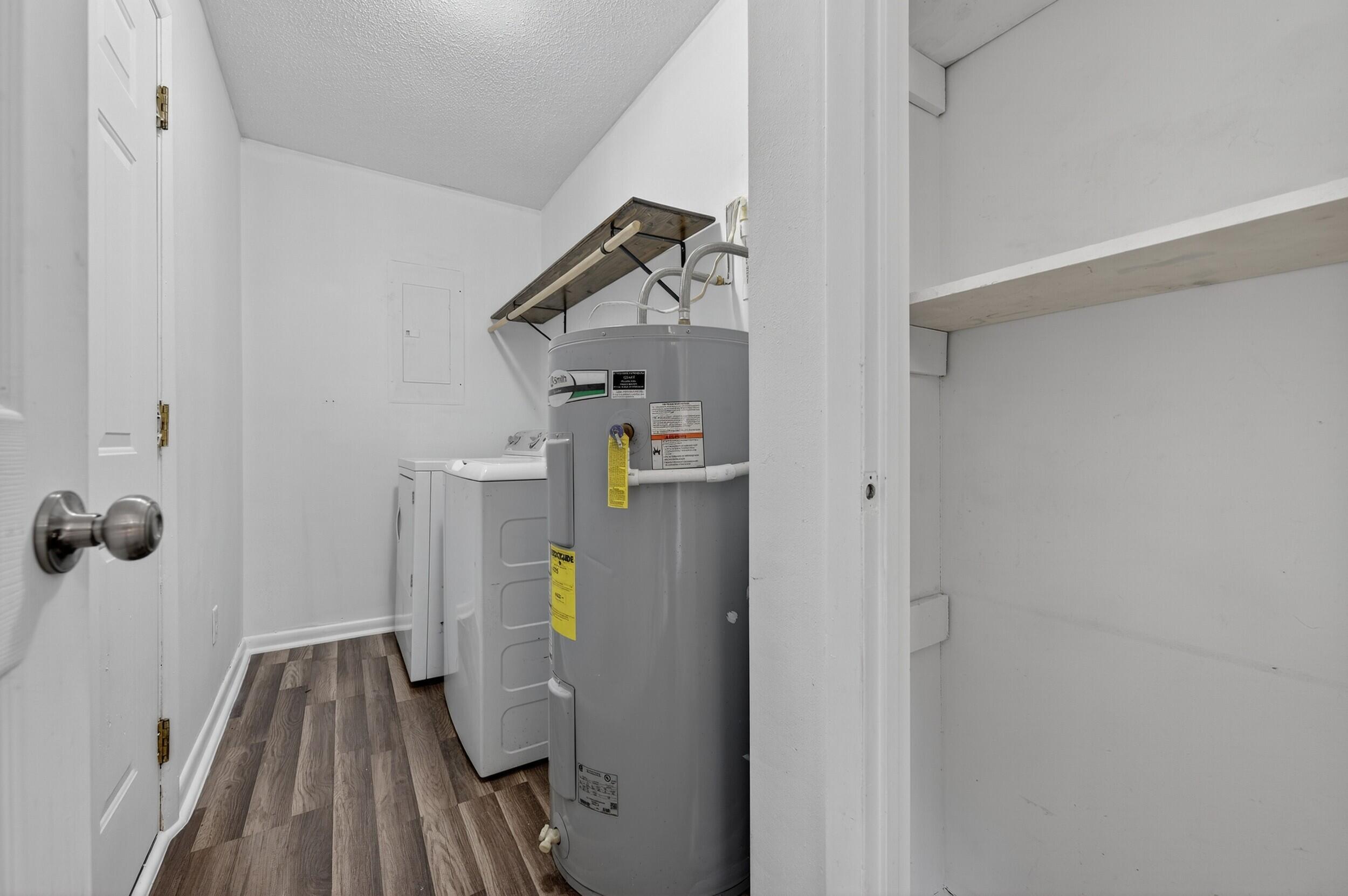 552 Roberts Drive DeFuniak Springs, FL 32433 - Photo 19 of 40 a view of utility room