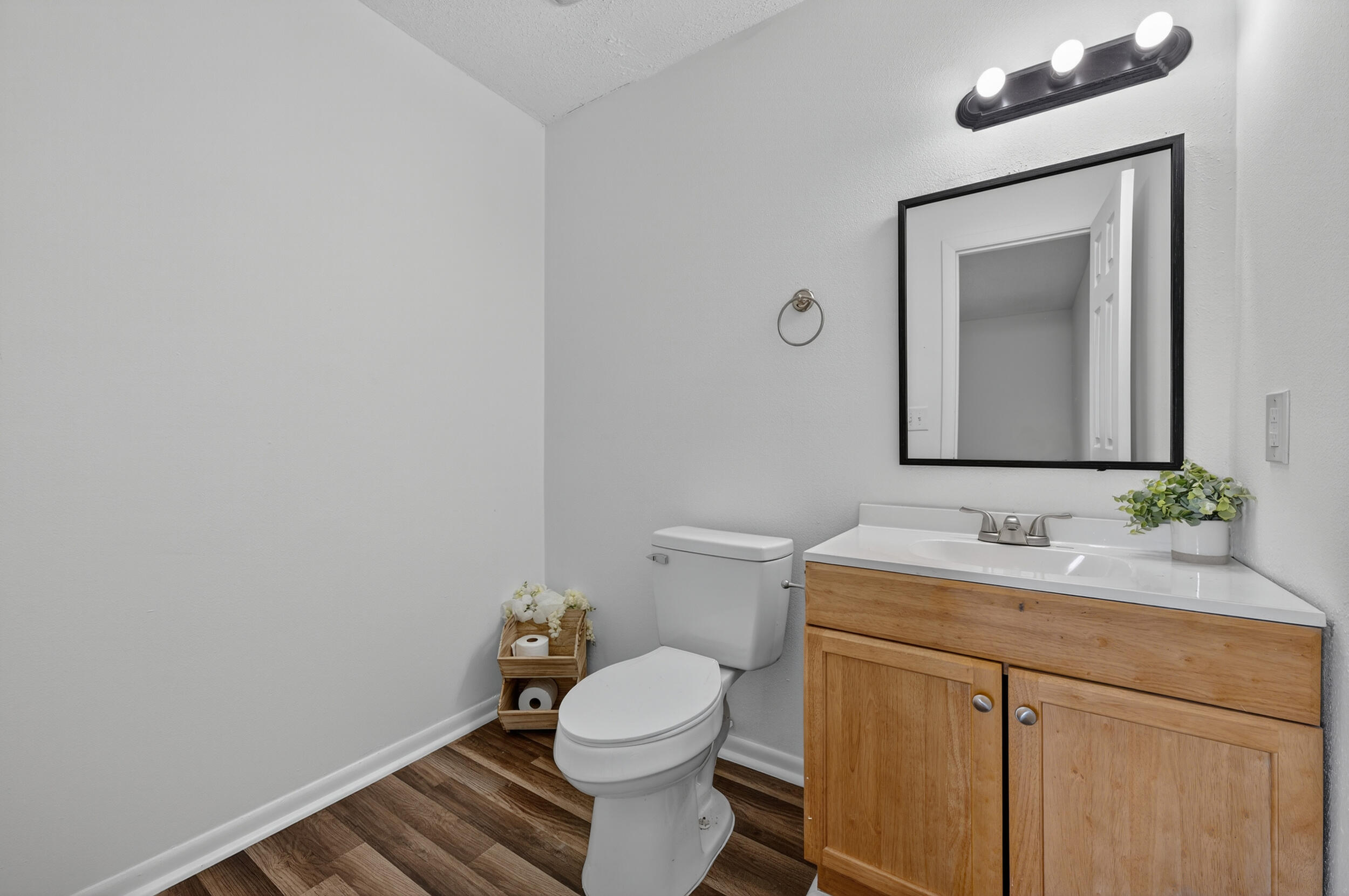 552 Roberts Drive DeFuniak Springs, FL 32433 - Photo 25 of 40 a bathroom with a toilet sink and mirror