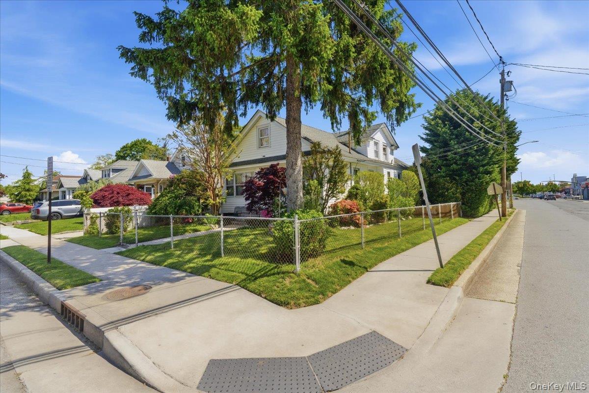 44 St Pauls Road South Hempstead, NY 11550 - Photo 2 of 19