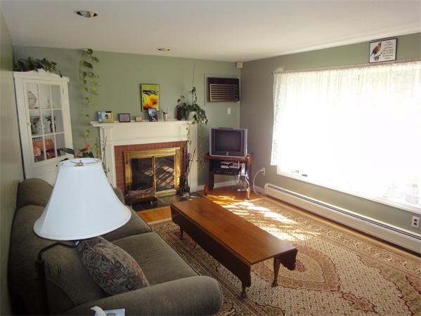14 Hampden Road East Longmeadow, MA 01028 - Photo 2 of 20 Gallery Image 2