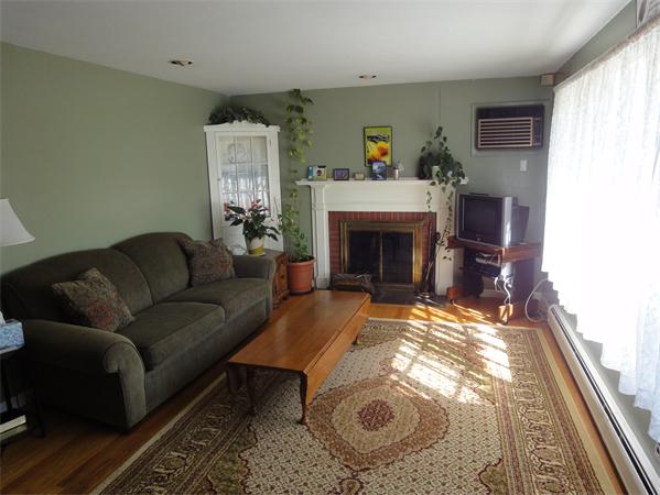 14 Hampden Road East Longmeadow, MA 01028 - Photo 3 of 20 Gallery Image 3