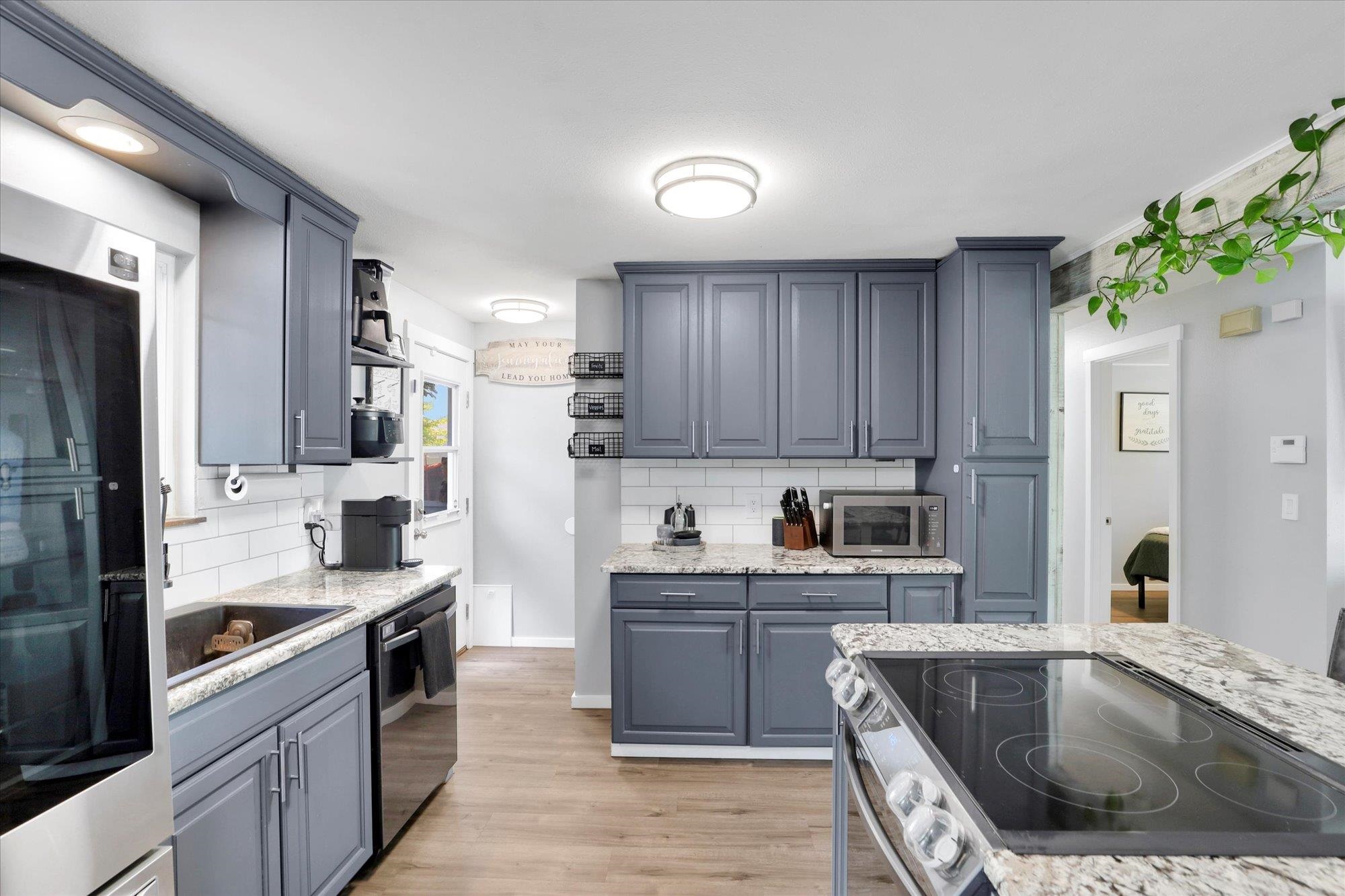 319 South Rees Court Spokane Valley, WA 99216 - Photo 8 of 28 Gallery Image 8
