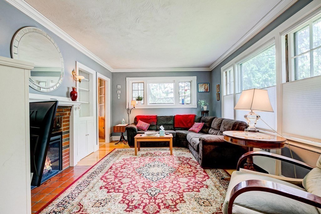 28 Betts Road Belmont, MA 02478 - Photo 5 of 39 Gallery Image 5