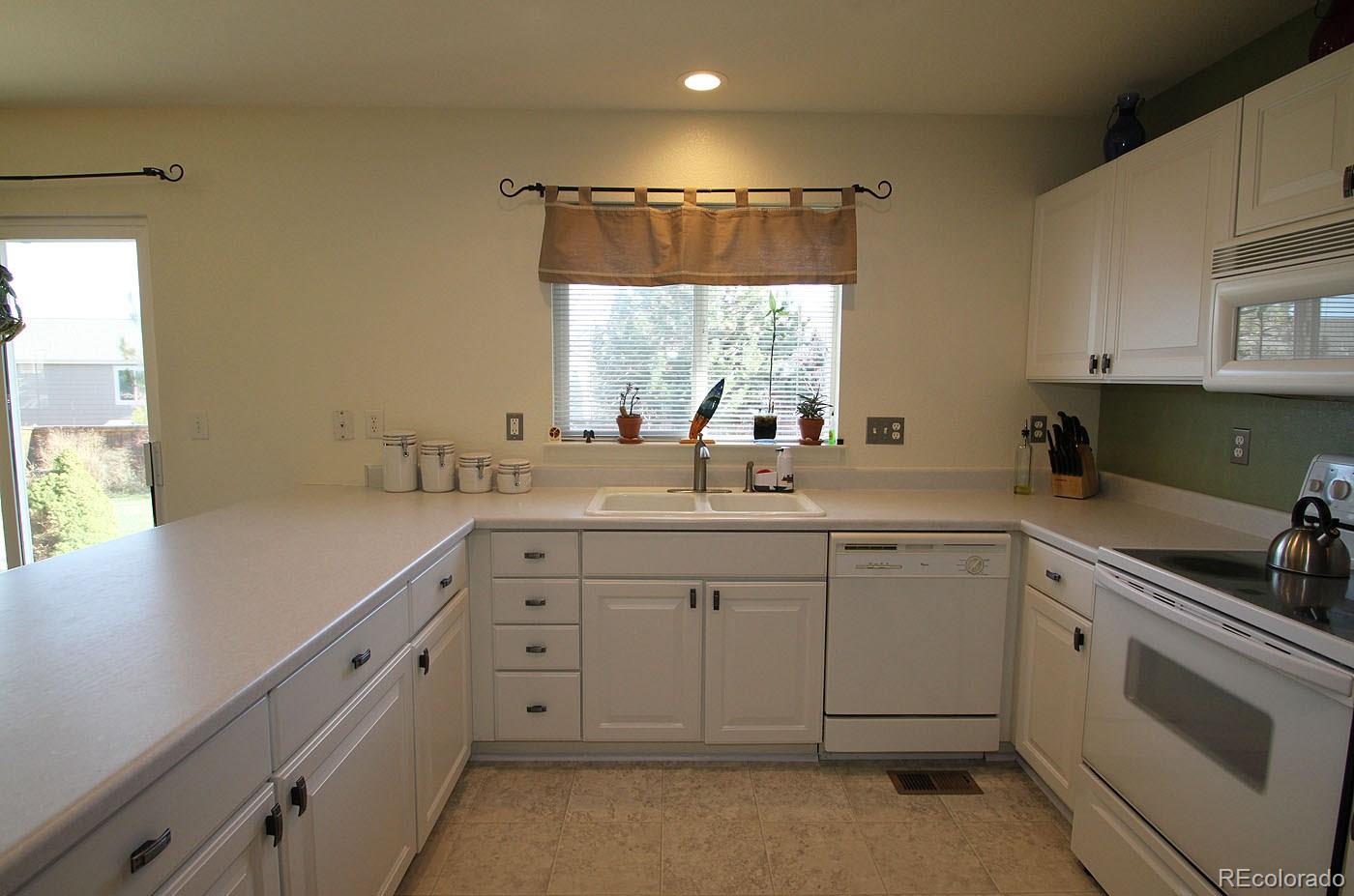 9972 Strathfield Lane Highlands Ranch, CO 80126 - Photo 7 of 26 Gallery Image 7
