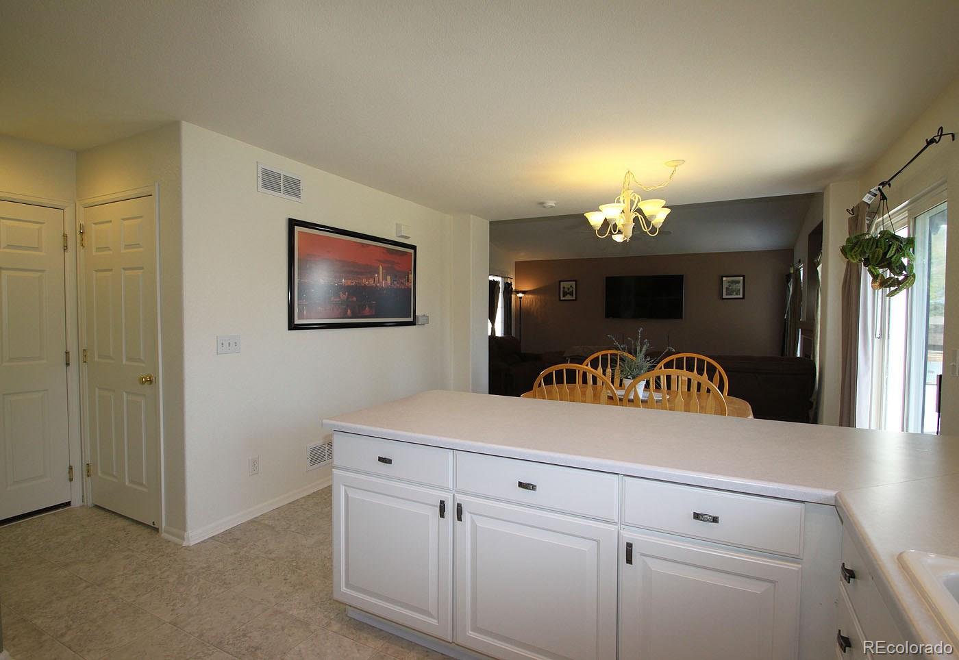 9972 Strathfield Lane Highlands Ranch, CO 80126 - Photo 9 of 26 Gallery Image 9