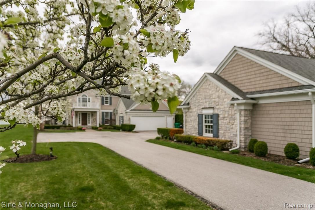 747 Whittier Road Grosse Pointe, MI 48230 - Photo 59 of 96 071-Front_View-4039489-medium.jpg