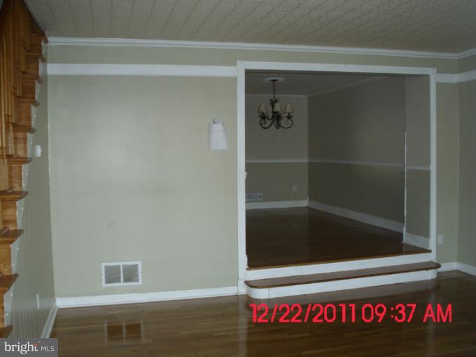 1719 Melbourne Road Dundalk, MD 21222 - Photo 4 of 16 Living Room