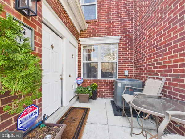 $585,000 | 1645 International Drive, Unit TH18, McLean, VA 22102