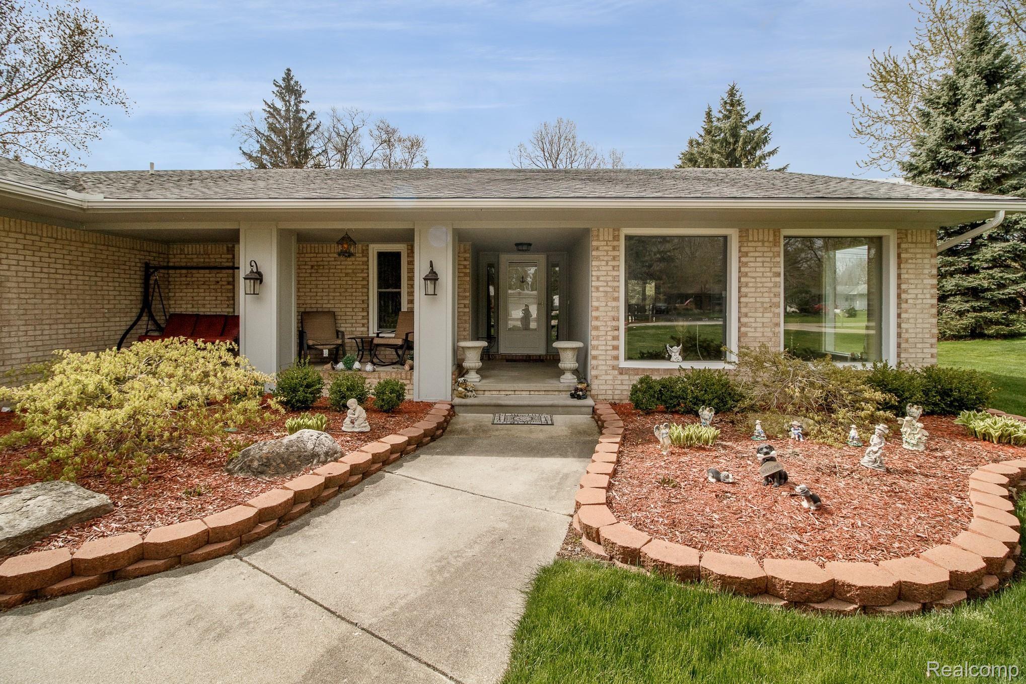 71 Montmorency Road Rochester, MI 48307 - Photo 3 of 29 0N2A6625.JPG