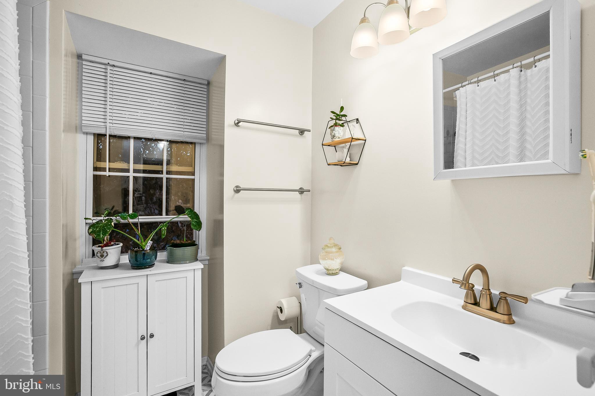 2418 Ridgehampton Court Reston, VA 20191 - Photo 12 of 28 a bathroom with a toilet a sink and mirror
