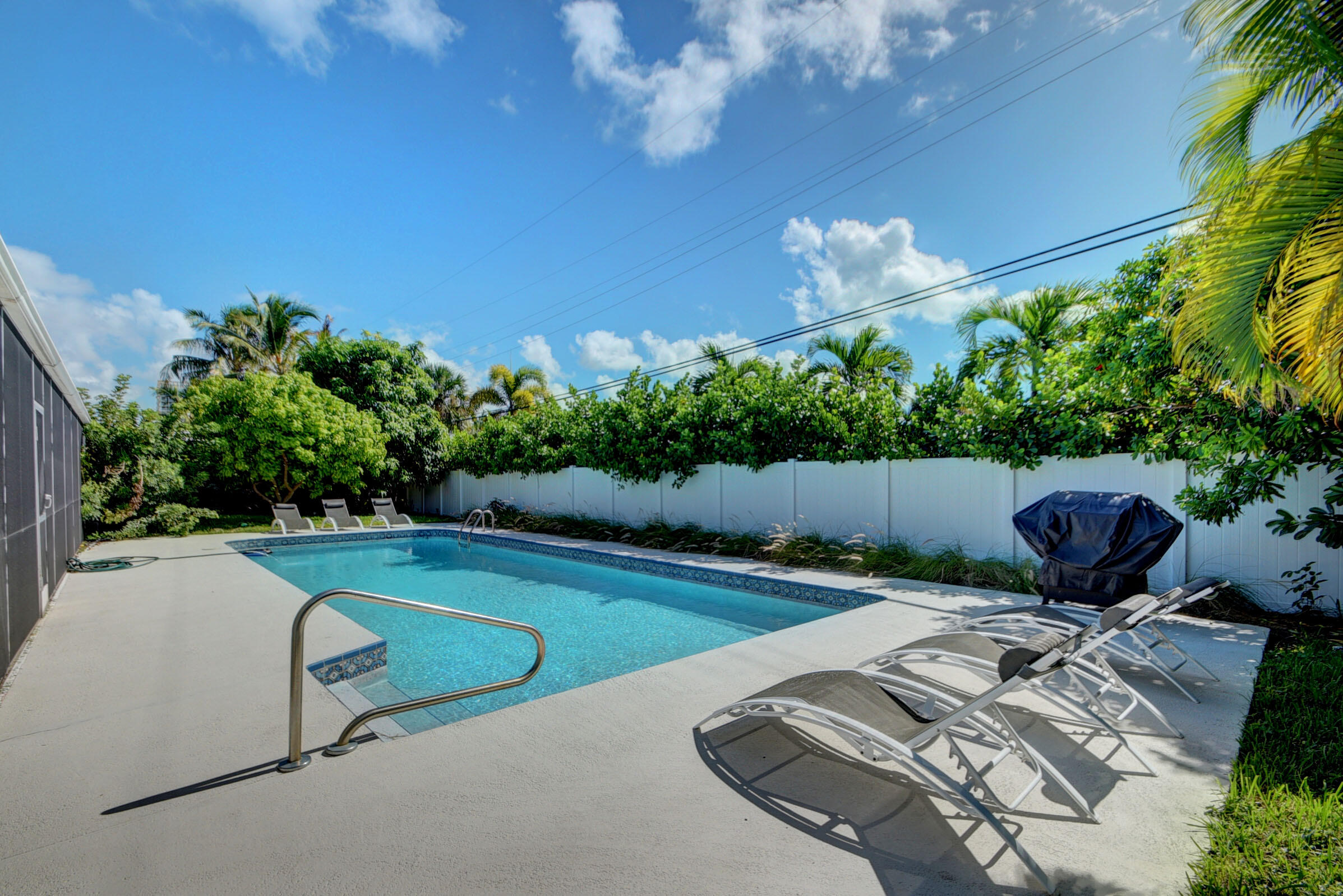 1171 Bimini Lane Singer Island, FL 33404 - Photo 24 of 61 40_house (40)