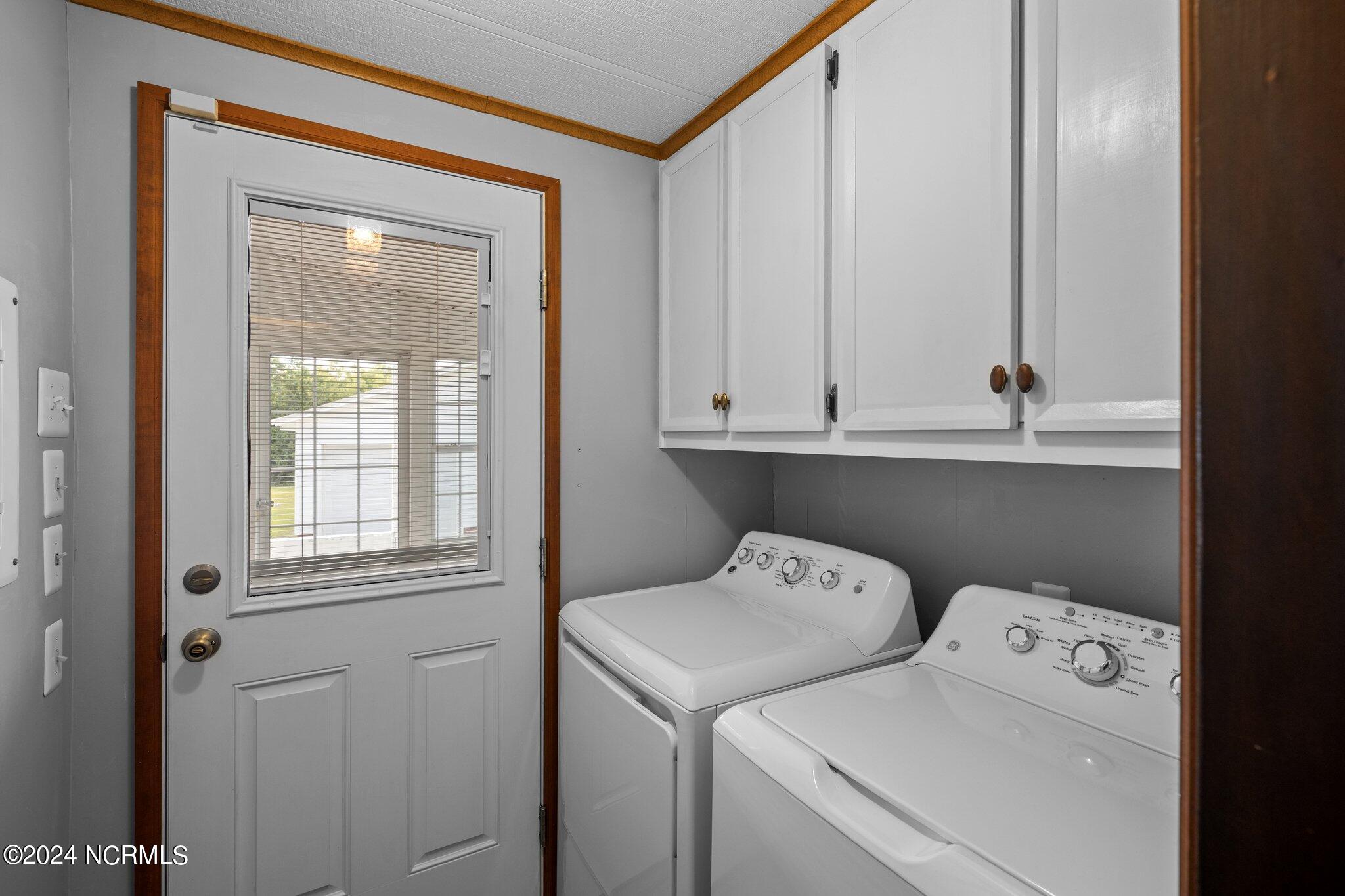 6655 River Road Vanceboro, NC 28586 - Photo 34 of 43 Laundry Room