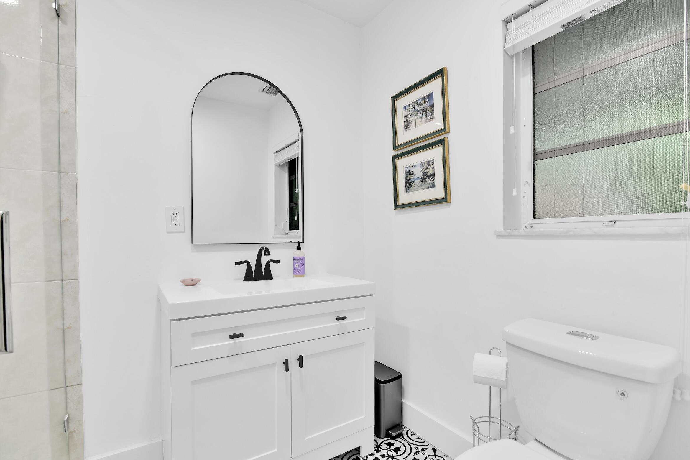 770 East Camino, Unit 30 Boca Raton, FL 33432 - Photo 23 of 43 Primary Bathroom