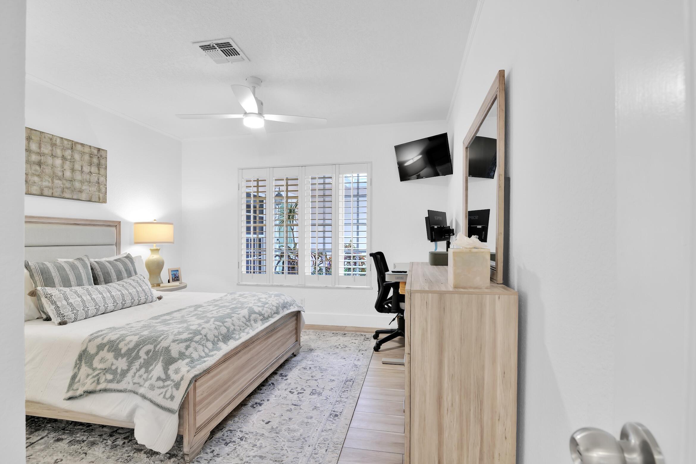 770 East Camino, Unit 30 Boca Raton, FL 33432 - Photo 27 of 43 Guest Bedroom